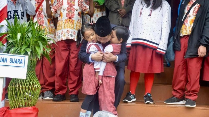 Jonan jadi menteri ESDM pertama yang memimpin upacara bendera kawasan tambang Freeport Papua.