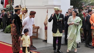 Hadiri Upacara di Istana, AHY Disambut Jokowi dan Jan Ethes