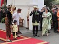 Hadiri Upacara di Istana, AHY Disambut Jokowi dan Jan Ethes