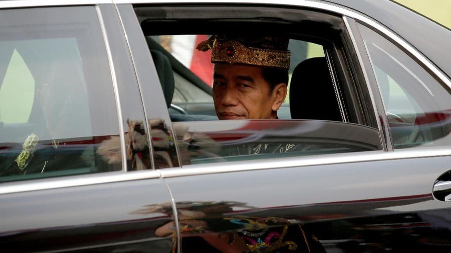 Jokowi menyebut Indonesia memiliki ribuan budaya pakaian adat. Jokowi mengaku akan memakai baju daerah lain dalam HUT RI mendatang.