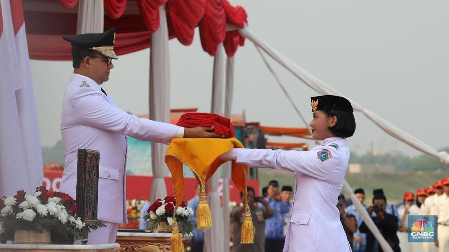 Ini merupakan kali pertama Pemprov DKI Jakarta menggelar upacara peringatan Hari Ulang Tahun (HUT) ke-74 RI di kawasan Pulau Reklamasi