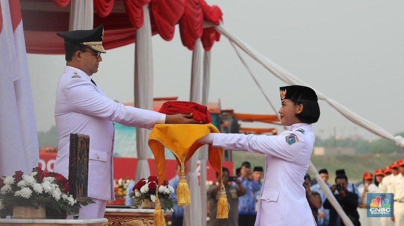 Ini merupakan kali pertama Pemprov DKI Jakarta menggelar upacara peringatan Hari Ulang Tahun (HUT) ke-74 RI di kawasan Pulau Reklamasi