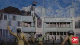 Sejumlah perlawanan di berbagai kota kembali bergelora. Di antaranya insiden perobekan bendera Merah Putih Biru di Hotel Yamato Surabaya, lalu dikenal sebagai Peristiwa 10 November. (CNN Indonesia/Adhi Wicaksono)