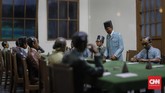 Malam harinya, Soekarno dan Hatta kembali ke Jakarta, Setelah diyakini bahwa situasi memungkinkan untuk membacakan teks proklamasi, mereka bersama anggota PPKI merumuskan naskah Proklamasi. (CNN Indonesia/Adhi Wicaksono)