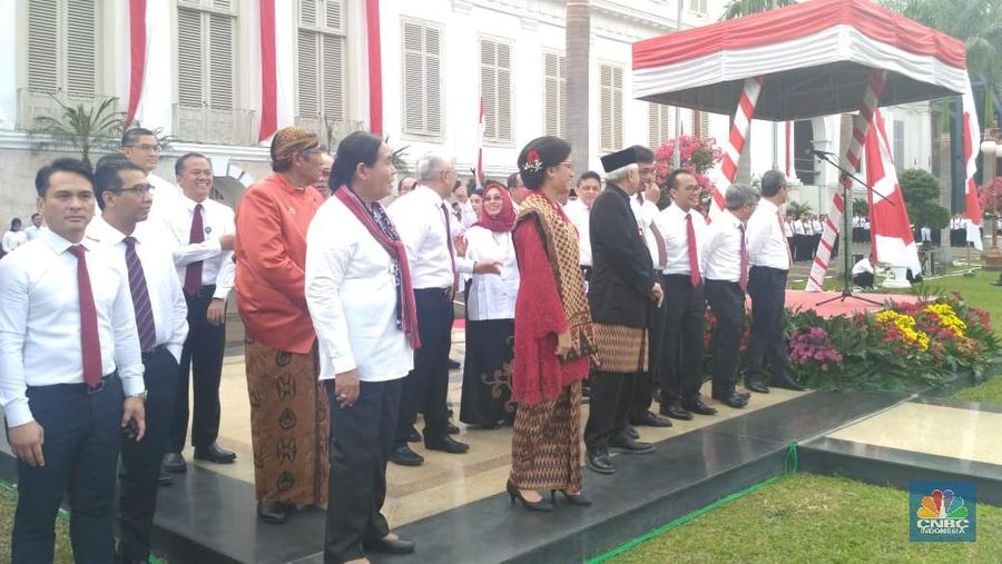 Menteri Keuangan Sri Mulyani Indrawati bertindak sebagai pembina upacara peringatan ke-74 proklamasi kemerdekaan RI