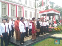 Berkebaya Merah, Begini Gaya Sri Mulyani Pimpin Upacara 17-an