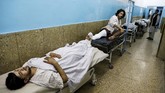 Seorang saksi mata, Mohammad Farhag, berada di area wanita saat ledakan terjadi. Dia mengaku mendengar ledakan besar tersebut muncul dari area pria. (REUTERS/Mohammad Ismail)