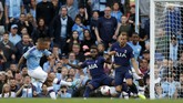 Detik-detik striker Man City Gabriel Jesus membobol gawang Hugo Lloris pada dua menit tambahan waktu babak kedua. (AP Photo/Rui Vieira)