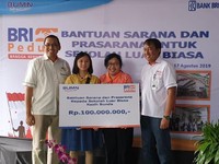 Rayakan HUT RI, BRI Beri Bantuan 57 SLB di Indonesia