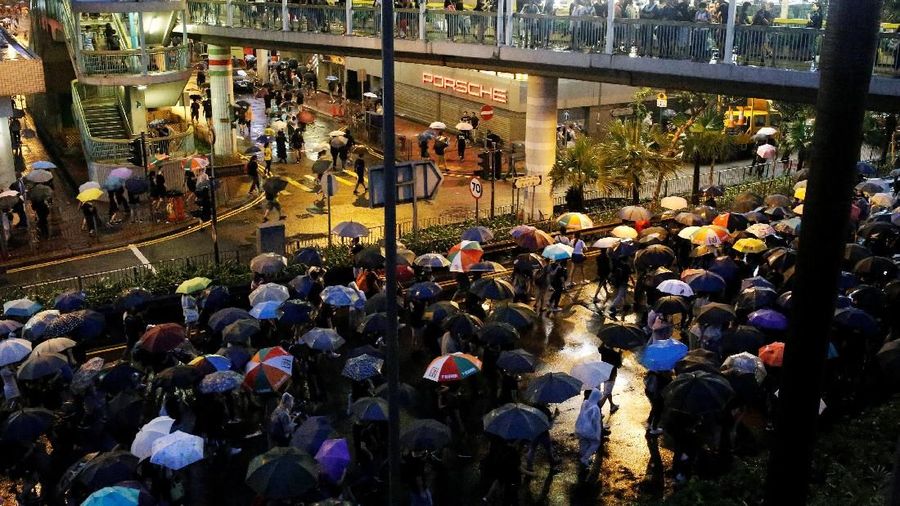 Demo yang melanda Hong Kong dalam dua bulan terakhir semakin tak terkendali.