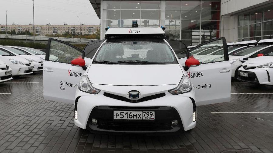 Yandex mulai mengerjakan teknologi mobil otonom pada tahun 2016 dan menguji mobil pertamanya pada tahun 2017.