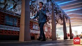 Selain itu, terdapat pula transportasi kereta api yang terbuat dari gulungan kardus-kardus yang dipotong kecil dan plastik bekas. (CNN Indonesia/Andry Novelino)