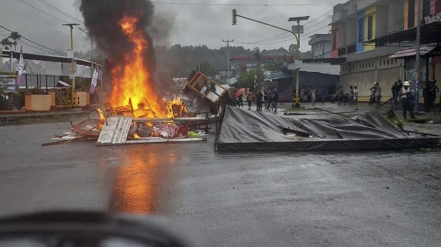 Kementerian BUMN memastikan aktivitas dan layanan BUMN di Manokwari dan beberapa wilayah di Papua Barat berjalan dengan baik.