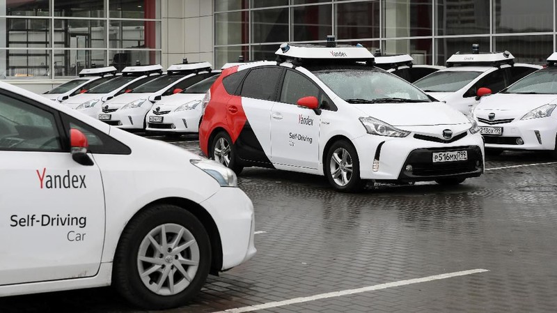 Yandex mulai mengerjakan teknologi mobil otonom pada tahun 2016 dan menguji mobil pertamanya pada tahun 2017.