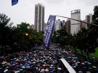 Twitter & Facebook Tangguhkan Akun Terkait Demo Hong Kong
