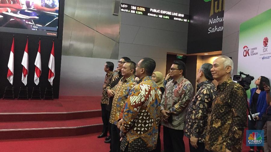 Salah satunya adalah dengan mengembangkan notasi khusus yang disematkan pada kode kode saham emiten.