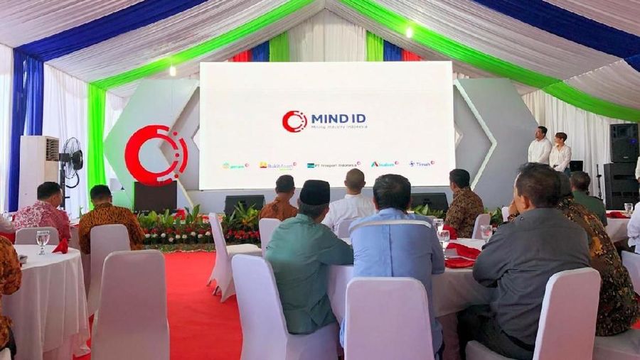 MIND ID (Mining Industry Indonesia), identitas dan logo baru dari Holding Industri Pertambangan  Indonesia secara resmi diperkenalkan di Kantor Pusat PT Indonesia Asahan Aluminium (INALUM), Kuala Tanjung, Sumatera Utara (17/8). Identitas baru ini merupakan hadiah persembahan untuk Indonesia yang sedang merayakan Hari Kemerdekaan ke-74. (dok. INALUM)