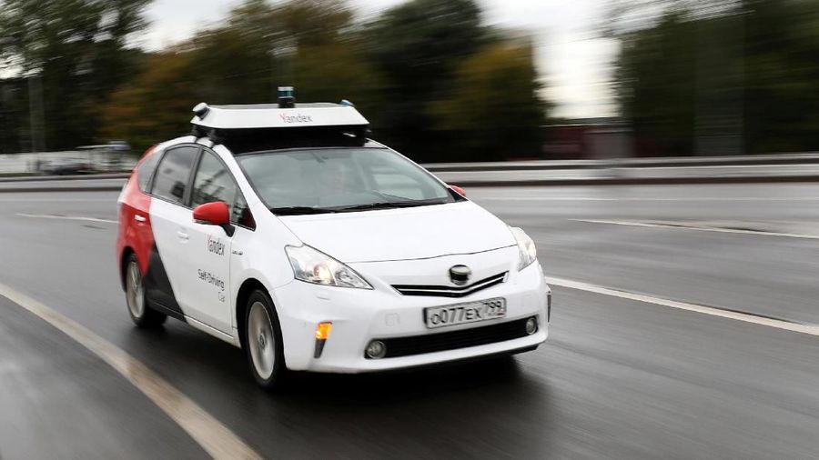 Yandex mulai mengerjakan teknologi mobil otonom pada tahun 2016 dan menguji mobil pertamanya pada tahun 2017.