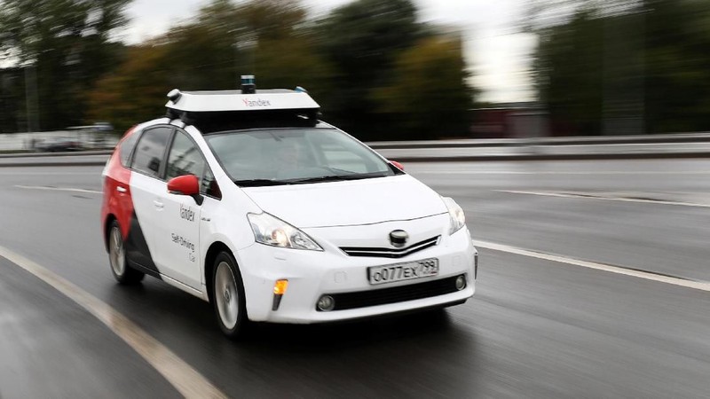 Yandex mulai mengerjakan teknologi mobil otonom pada tahun 2016 dan menguji mobil pertamanya pada tahun 2017.