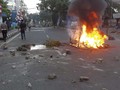 Cara Pengemudi Hadapi Rusuh dan Barikade Api di Jalanan