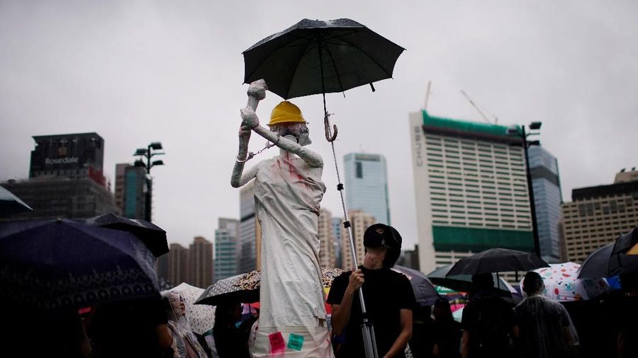 Hong Kong terancam resesi. Bukan hanya karena perang dagang tapi juga demonstrasi