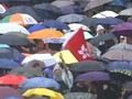 VIDEO: Hujan, Ratusan Ribu Warga Hong Kong Tetap Aksi Damai