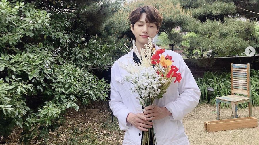 Kim Myung Soo atau L memutuskan hengkang dari boyband Infinite dan Woollim Entertainment, dan memilih solo karir