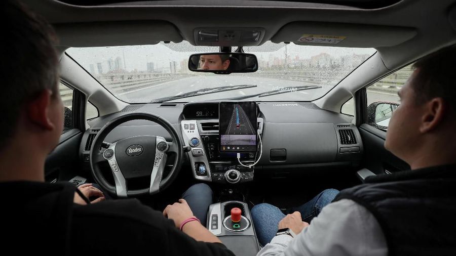 Yandex mulai mengerjakan teknologi mobil otonom pada tahun 2016 dan menguji mobil pertamanya pada tahun 2017.