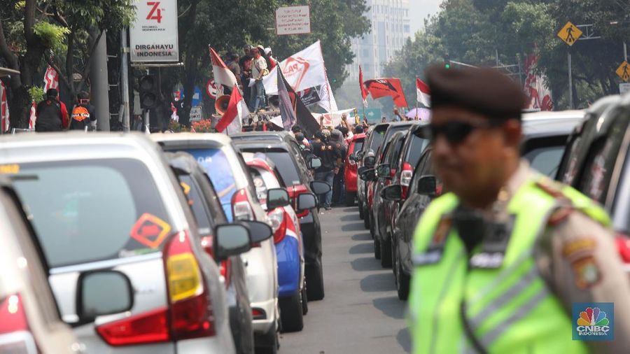 Uji Coba Ganjil-Genap Berjalan, Ratusan Driver Online Turun ke Jalan (CNBC Indonesia/Muhammad Sabki)