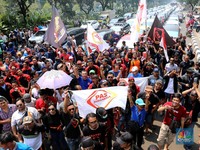 Ratusan Driver Taksi Online Protes Perluasan Ganjil-Genap
