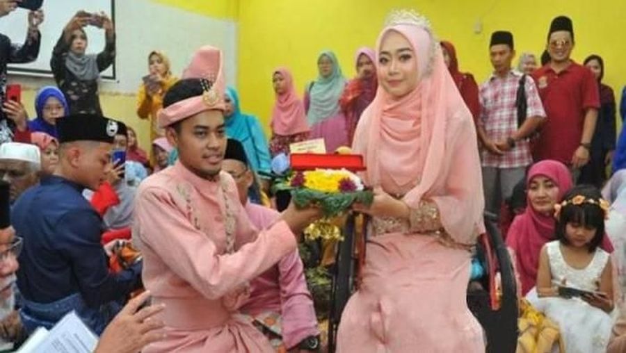 Pasangan asal Malaysia ini yang dipertemukan lewat game online PUBG (foto: dok. Sinar Harian)