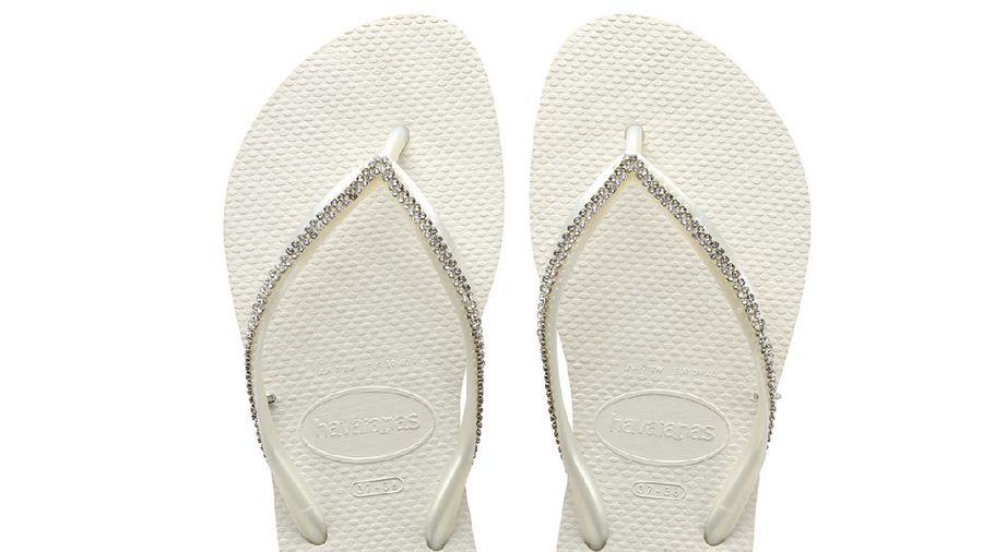 Sandal jepit keluaran Havaianas ini bisa jadi sendal jepit termahal di dunia dengan harga Rp 2,2 juta. 