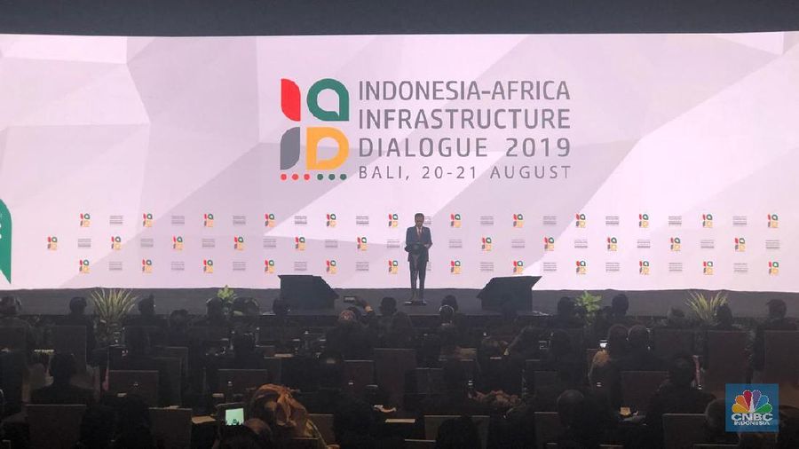 Presiden Joko Widodo saat pembukaan Indonesia-Africa Infrastructure Forum Dialogue (IAID) di Nusa Dua, Bali (CNBC Indonesia/Chandra Gian Asmara)