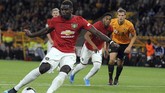 Setelah dijatuhkan Conor Coady, Pogba maju menjadi algojo tendangan penalti MU pada menit ke-68. (AP Photo/Rui Vieira)