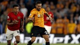 The Wanderers sulit menguasai bola pada babak pertama, namun bermain cukup rapat dan solid ketika MU menyerang. (AP Photo/Rui Vieira)