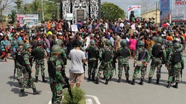 Kronologi Ricuh Mimika: Batu Melayang Usai Doa Dipanjatkan