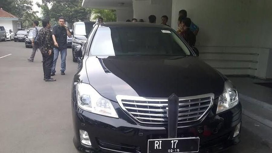 Pemerintah sudah melakukan pengadaan kendaraan dinas bagi Menteri Negara/Pejabat Setingkat Menteri.