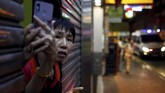 Unjuk rasa dalam rangka menentang Rancangan UU Ekstradisi tersebut membuat distrik sentral Hong Kong macet dan mengakibatkan mal serta toko ritel tutup. (REUTERS/Kim Hong-Ji)