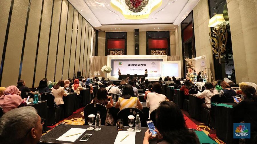 Master perangkai bunga dunia Gideon Hermosa hadir di trans luxury untuk berbagi ilmu