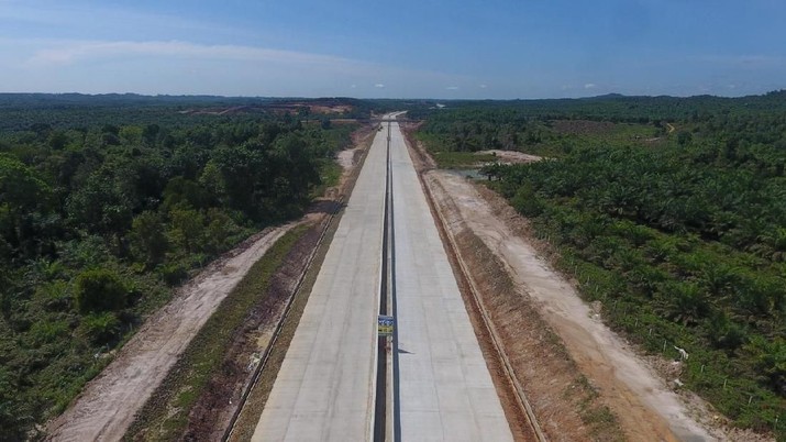 Hingga medio Agustus 2019, progres konstruksi Tol Balikpapan-Samarinda sepanjang 99 km sudah mencapai 96,827%. Sedangkan pembebasan lahan tol pertama di Kalimantan itu telah mencapai hingga 99,33%.  (Dok. Jasa Marga)