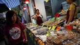 Pembahasan tersebut memicu protes dari warga Hong Kong. (REUTERS/Willy Kurniawan)