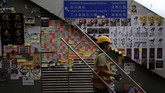 Akibat masalah tersebut, Hong Kong mengalami krisis politik terparahnya dalam lebih dari 20 tahun terakhir. Krisis politik mulai berdampak pada perekonomian mereka dan bahkan mulai mengguncang kepercayaan investor internasional. (REUTERS/Willy Kurniawan)