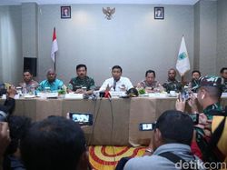 Wiranto ke Warga Sorong: Kami Datang Bukan Mengawasi Tapi Menyalami Saudara Wiranto ke Warga Sorong: Kami Datang Bukan Mengawasi Tapi Menyalami Saudara