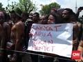 Mahasiswa Papua Teriak Referendum di Seberang Istana