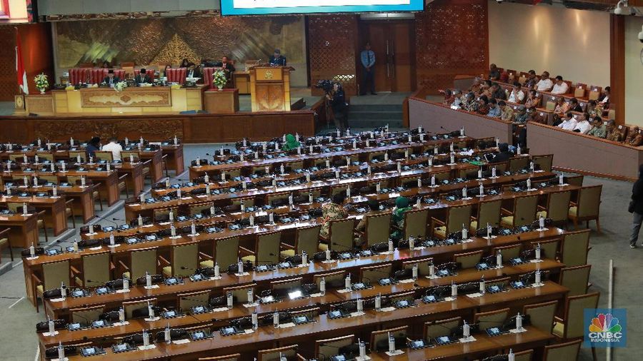 Rapat Paripurna DPR RI sepakat revisi UU Nomor 30 Tahun 2002 tentang Komisi Pemberantasan Korupsi (KPK) menjadi usul inisiatif DPR.