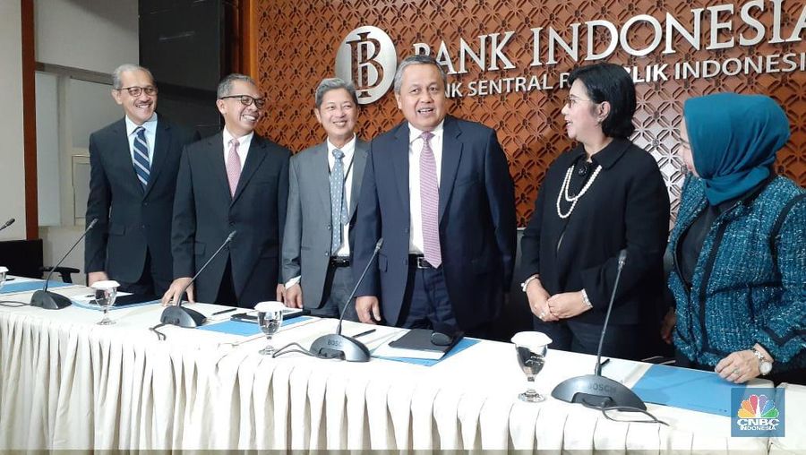 Dampak penurunan suku bunga ini memiliki dampak positif pada beberapa sektor industri, namun juga memiliki dampak negatif.
