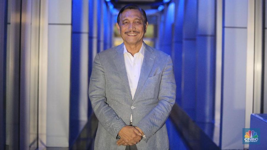 Salah satu yang mencuat adalah Menko Kemaritiman Luhut Binsar Pandjaitan yang kembali masuk ke dalam bursa menteri periode kedua Joko Widodo.