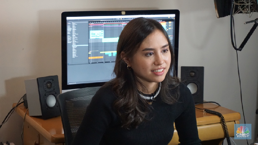 Menulis dan Memproduksi Lagu Sendiri