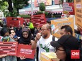 Gelar Aksi, Massa Serahkan Somasi Buka Akses Internet Papua