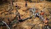 Data Instituto Scioambiental mencatat lebih dari 18 ribu suku Mura memilih tetap menghuni hutan hujan Amazon. (REUTERS/Ueslei Marcelino)